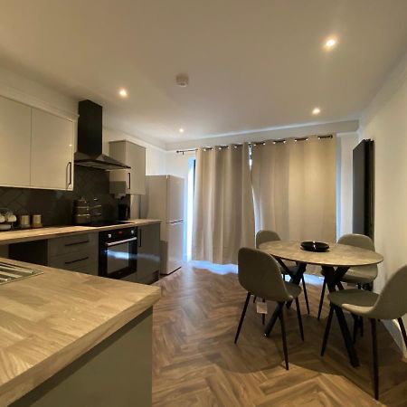 Flat 5 The Old Clinic Apartment Welling Bagian luar foto