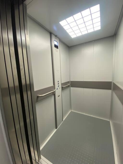 Flat 5 The Old Clinic Apartment Welling Bagian luar foto