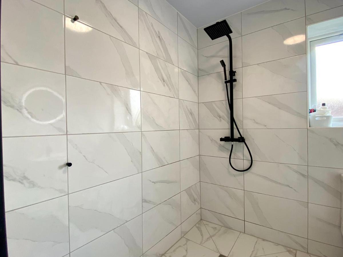 Flat 5 The Old Clinic Apartment Welling Bagian luar foto