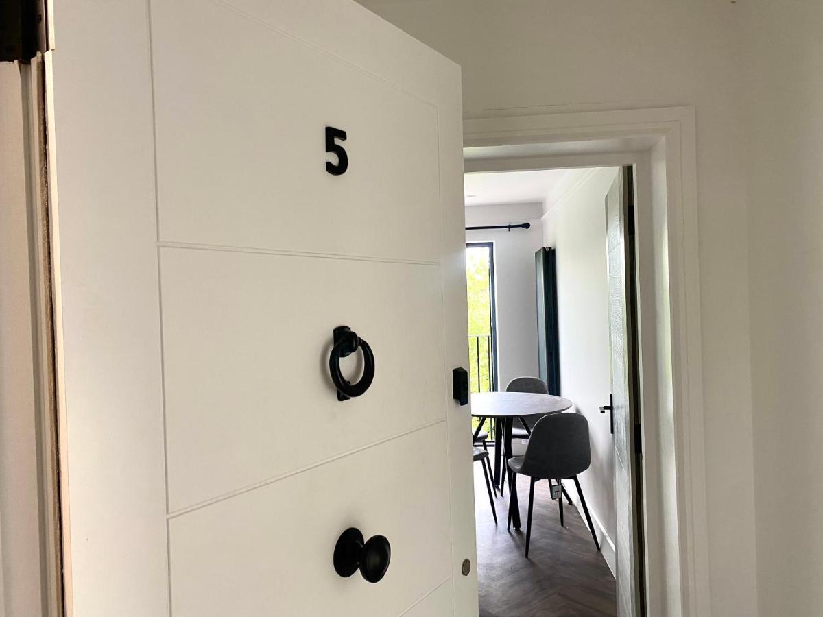 Flat 5 The Old Clinic Apartment Welling Bagian luar foto